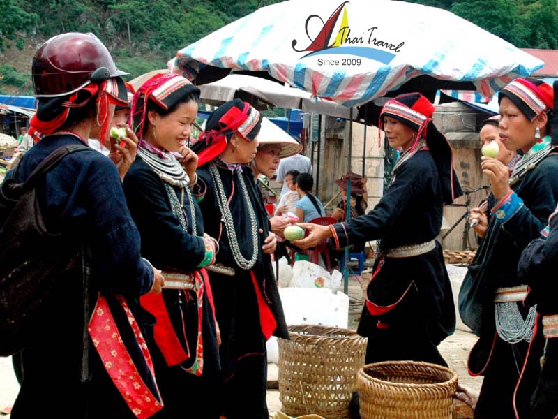 Tour du lịch chợ làng nghề truyền thống Việt Nam chắc chắn sẽ mang đến cho bạn nhiều trải nghiệm thú vị Tour du lịch chợ làng nghề truyền thống Việt Nam chắc chắn sẽ mang đến cho bạn nhiều trải nghiệm thú vị