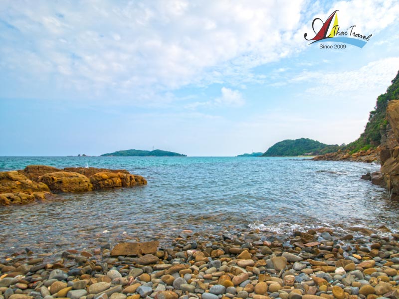 Co To Island has many beautiful beaches and crystal-clear waters Co To Island has many beautiful beaches and crystal-clear waters