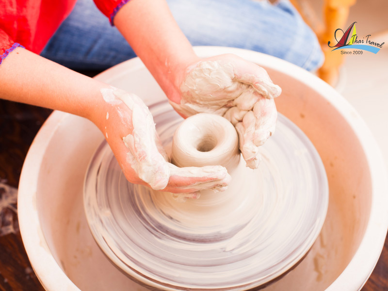 Bat Trang village is a favorite destination of many young people who love pottery Bat Trang village is a favorite destination of many young people who love pottery