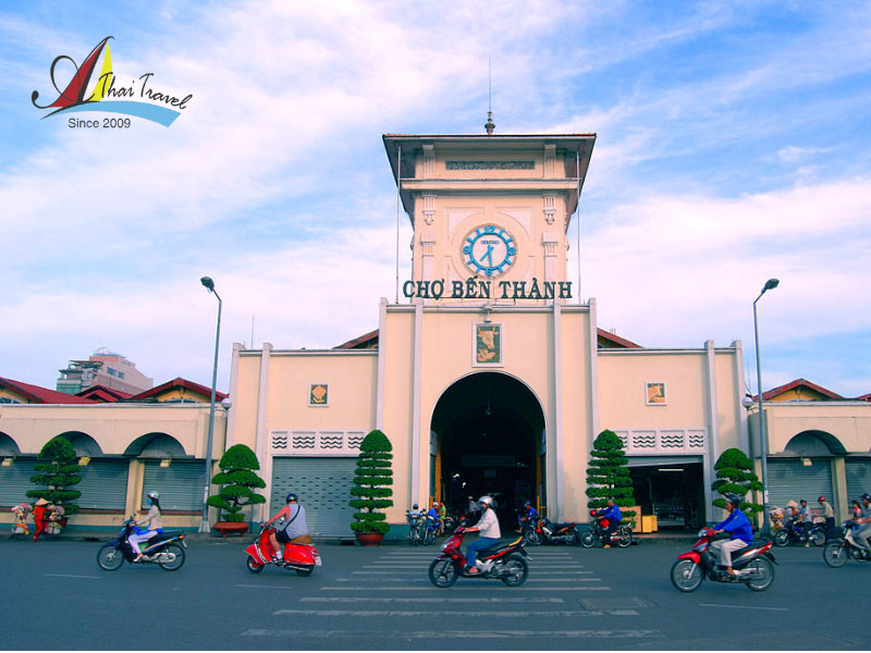 Ben Thanh Market has exceptional architecture, so it is considered a symbol of Saigon Ben Thanh Market has exceptional architecture, so it is considered a symbol of Saigon