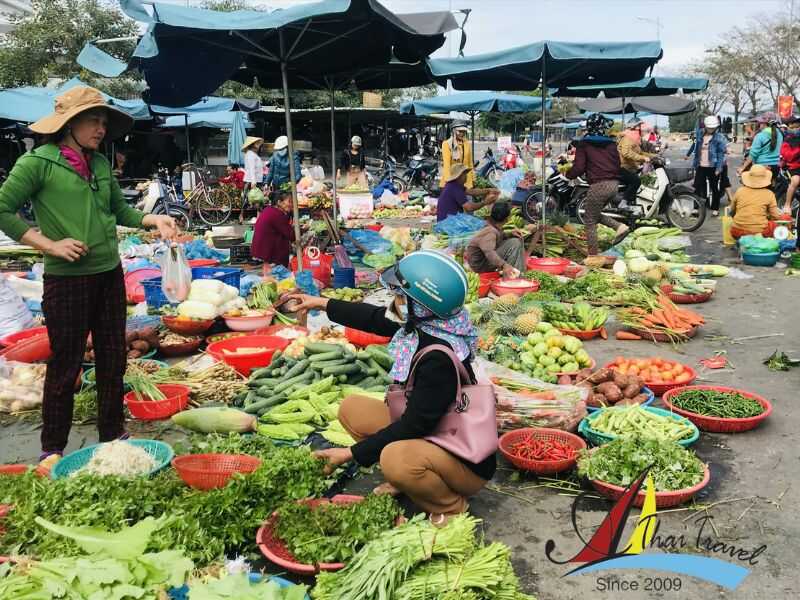 Explore traditional markets in Vietnam 14 Traditional markets tour in Vietnam - A Cultural Expedition