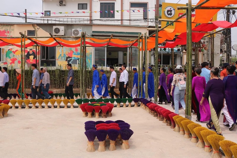 Quang Phu Cau incense village tourism 9 quangphucauincensevillagetourism6