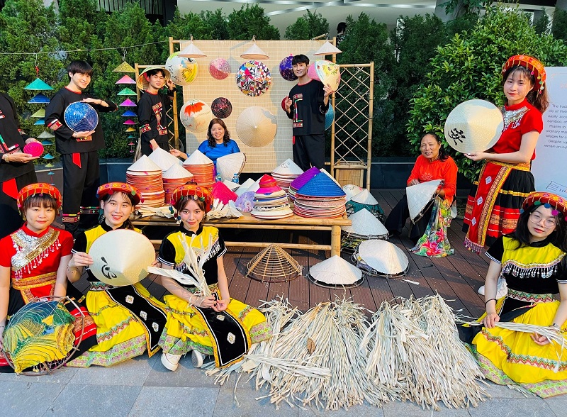 Visiting Chuong Non Village 9 visitingchuongnonvillage3