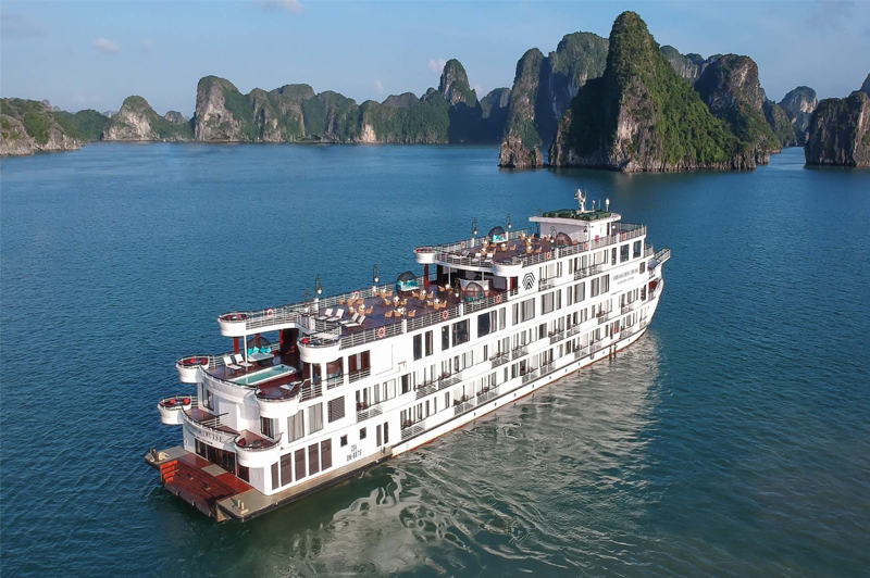 5 star overnight cruise in Ha Long Bay 9 5starovernightcruiseinhalongbay