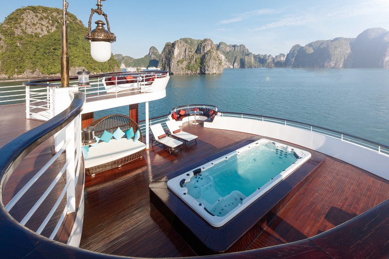 5 star overnight cruise in Ha Long Bay 15 5starovernightcruiseinhalongbay6
