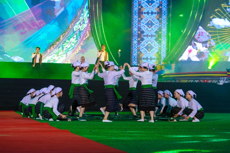 Thưởng thức khúc hát điệu múa dân gian dân tộc Thổ 9 thuongthuckhuchatdieumuadangiandantoctho3