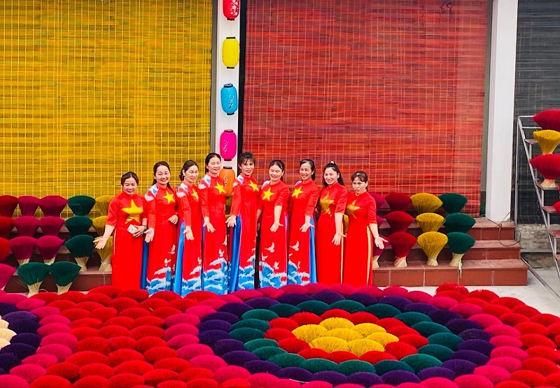 The beauty of Quang Phu Cau Incense Village through photos 9 vedepcualanghuongquangphucauquanhungtamhinh1