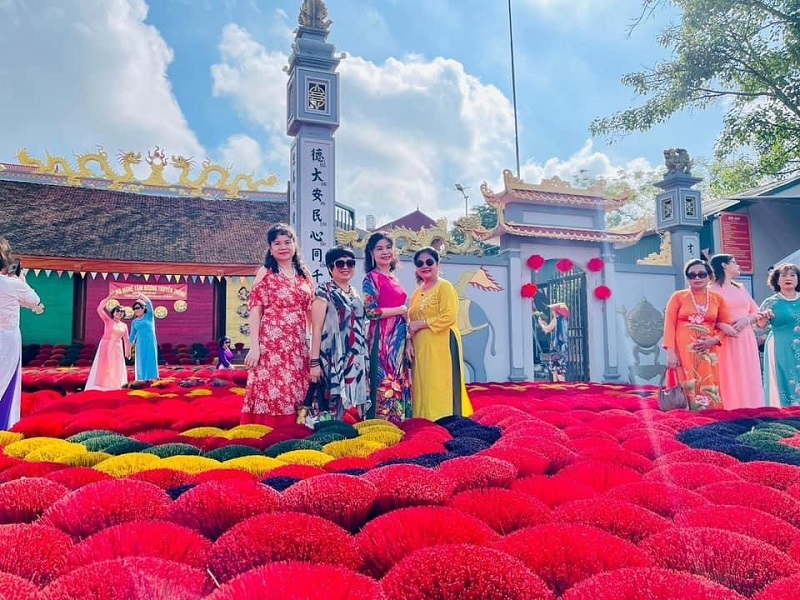 The beauty of Quang Phu Cau Incense Village through photos 10 vedepcualanghuongquangphucauquanhungtamhinh2