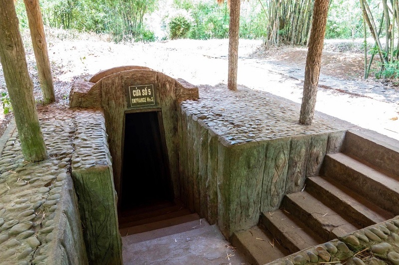 Visiting Cu Chi Tunnels 10 visitingcuchitunnels1