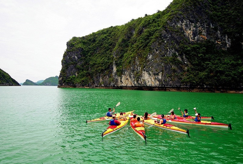 5-star cruise on Bai Tu Long Bay 13 5 starcruiseonbaitulongbay2