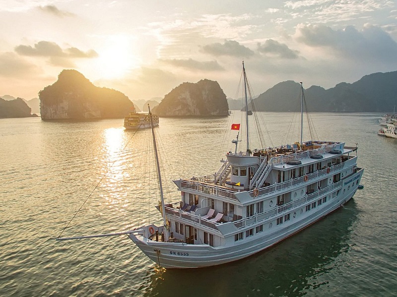 5-star cruise on Bai Tu Long Bay 17 5 starcruiseonbaitulongbay22