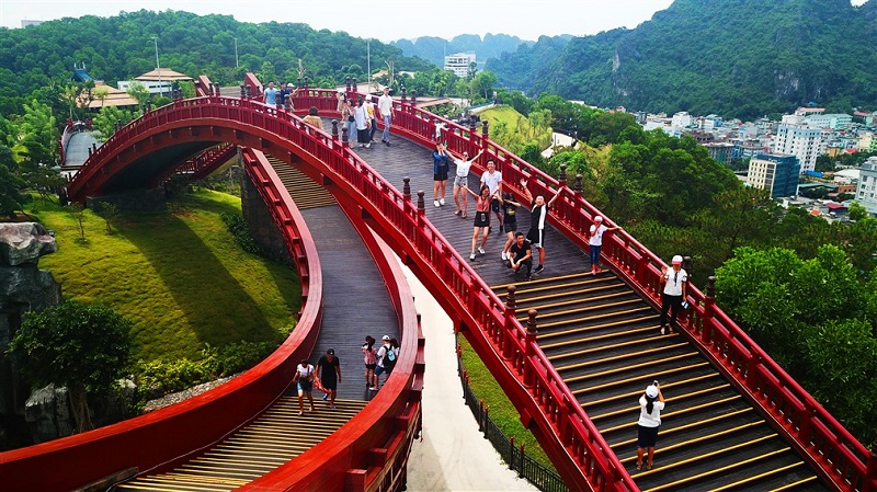 Cầu cá Koi Hạ Long 7 caucakoihalong1