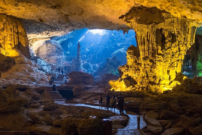 Discover the beauty of Ha Long caves 11 discoverthebeautyofhalongcaves2