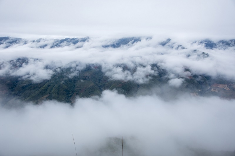 Experience sleeping in a tent in the sea of clouds of Ta Xua 12