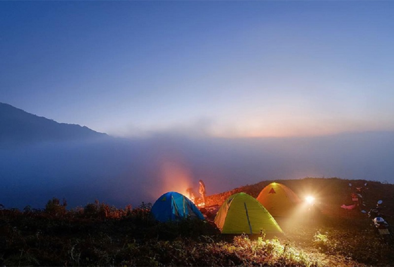 Experience sleeping in a tent in the sea of clouds of Ta Xua 11
