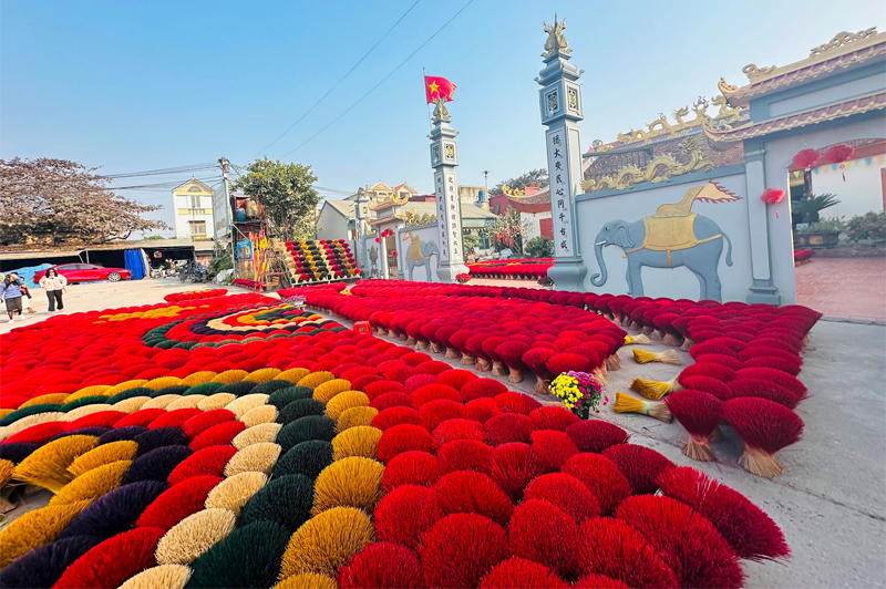 Quang Phu Cau incense village half day tour 7 quangphucauincensevillagehalfdaytour