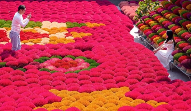 Visiting Huong Quang Phu Cau Village and Handicraft Village 11 visitinghuongquangphucauvillageandhandicraftvillage2
