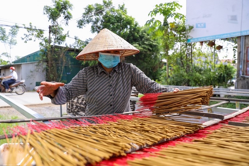 Visiting Huong Quang Phu Cau Village and Handicraft Village 13 visitinghuongquangphucauvillageandhandicraftvillage5
