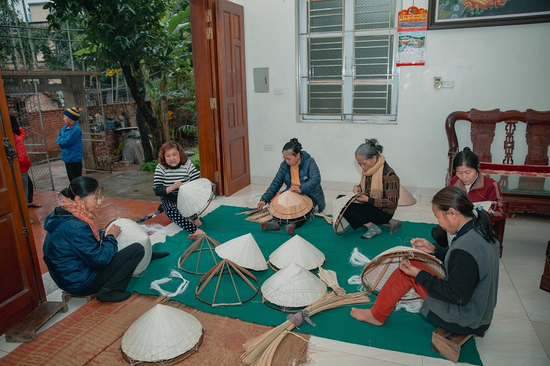 Visiting Huong Quang Phu Cau Village and Handicraft Village 16 visitinghuongquangphucauvillageandhandicraftvillage9