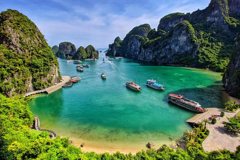 What is beautiful about traveling to Ha Long in August 15 whatisbeautifulabouttravelingtohalonginaugust3