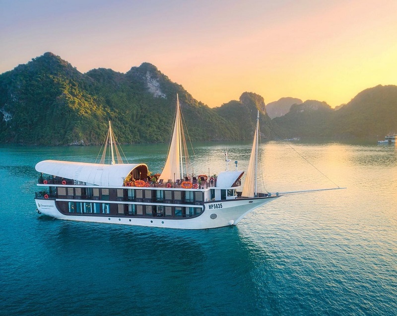 When is the best time to go on a cruise in Ha Long 16 whenisthebesttimetogoonacruiseinhalong20