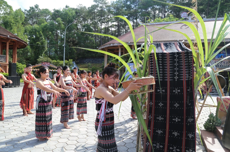 Lễ cúng thần Núi của người Cơ tu 7 lecungthannuicuanguoicotu