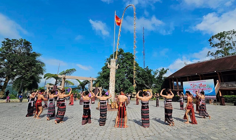 Lễ cúng thần Núi của người Cơ tu 9 lecungthannuicuanguoicotu2