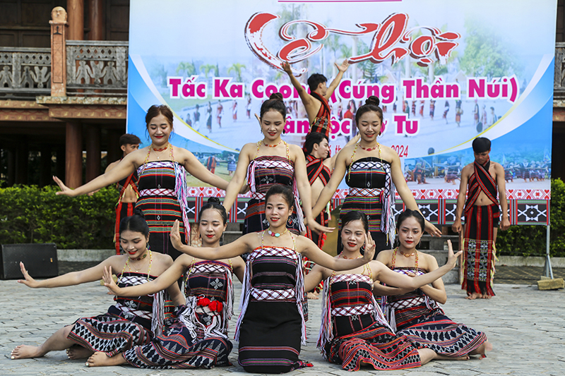 Lễ cúng thần Núi của người Cơ tu 11 lecungthannuicuanguoicotu4