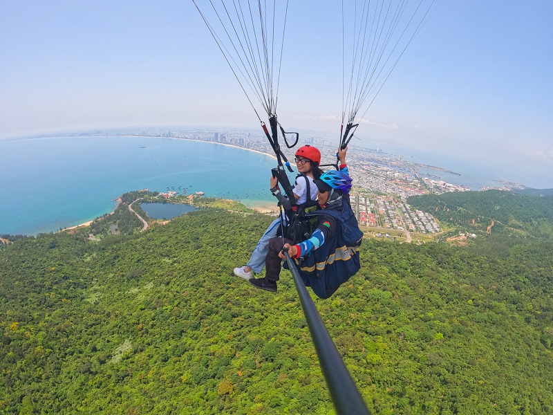 Paragliding in Son Tra Peninsula Da Nang 11 paraglidinginsontrapeninsuladanang2