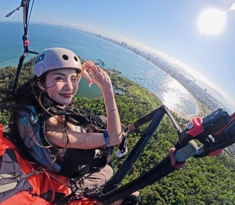 Paragliding in Son Tra Peninsula Da Nang 13 paraglidinginsontrapeninsuladanang4