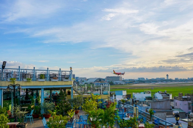 Ngắm nhìn máy bay từ Nóc Rooftop 12 ngamnhinmaybaytunocrooftop1