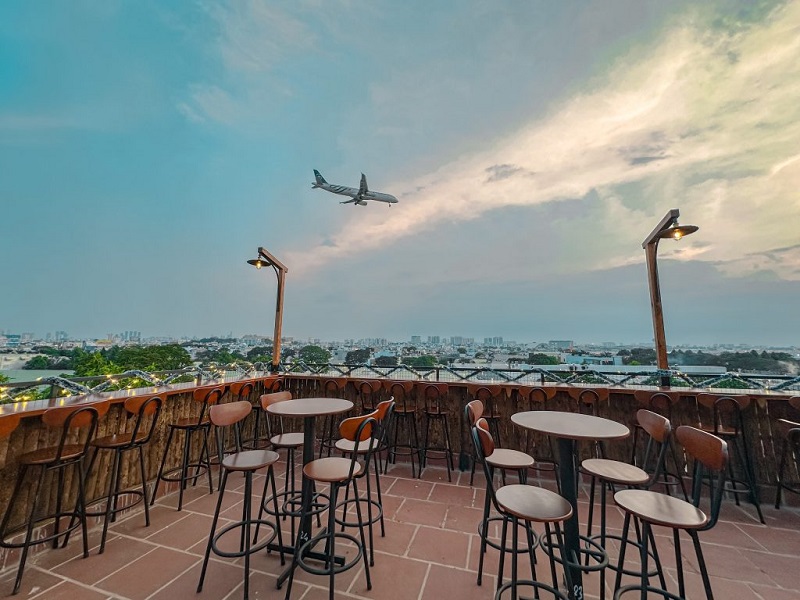 Ngắm nhìn máy bay từ Nóc Rooftop 13 ngamnhinmaybaytunocrooftop2
