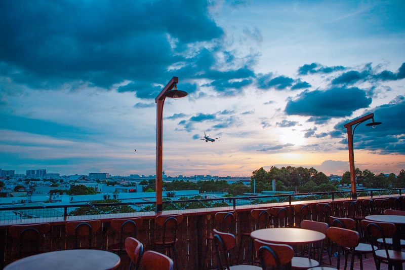 Ngắm nhìn máy bay từ Nóc Rooftop 14 ngamnhinmaybaytunocrooftop3