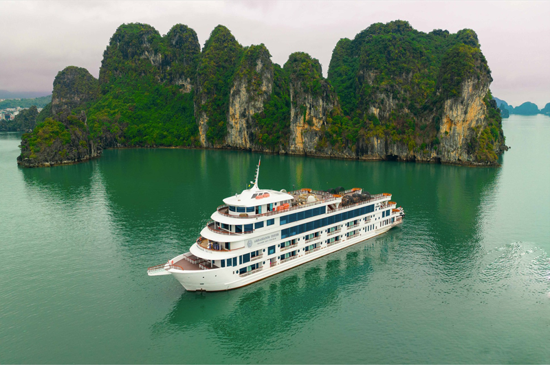 Which season is the most beautiful in Ha Long 57 whichseasonisthemostbeautifulinhalong