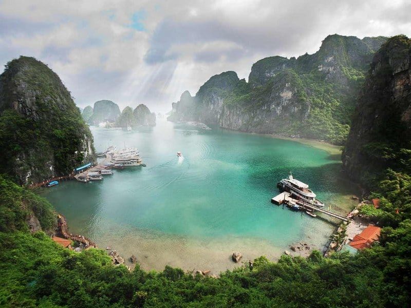 Which season is the most beautiful in Ha Long 23 whichseasonisthemostbeautifulinhalong11