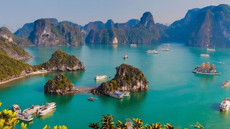 Which season is the most beautiful in Ha Long 24 whichseasonisthemostbeautifulinhalong12