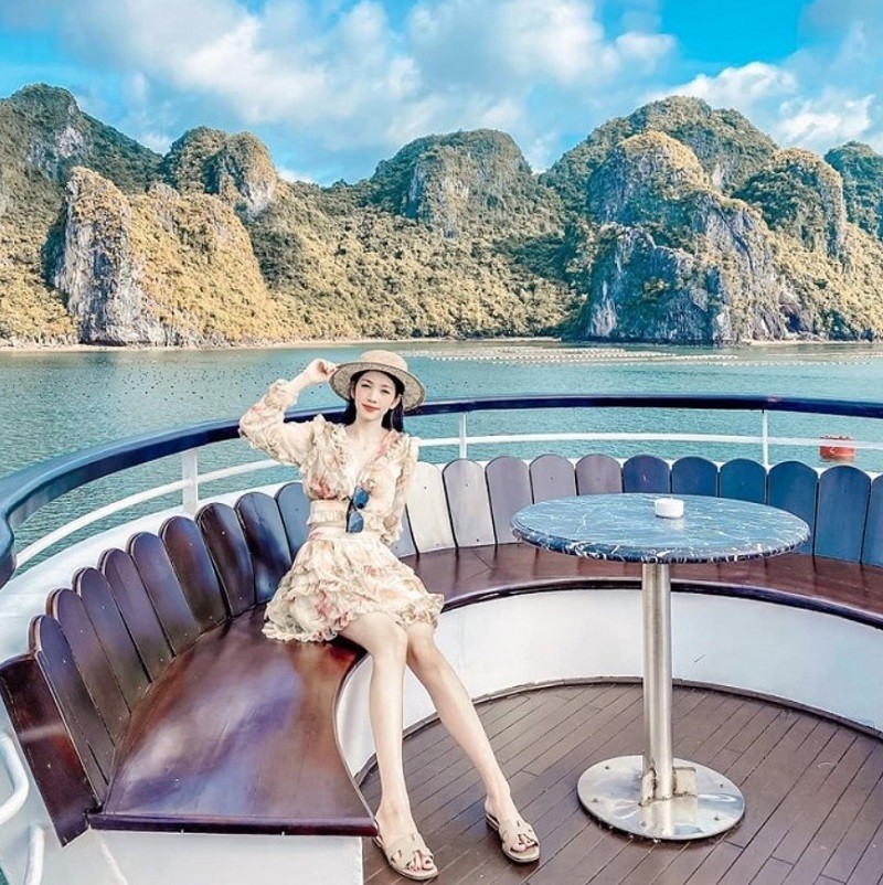 Which season is the most beautiful in Ha Long 17 whichseasonisthemostbeautifulinhalong4