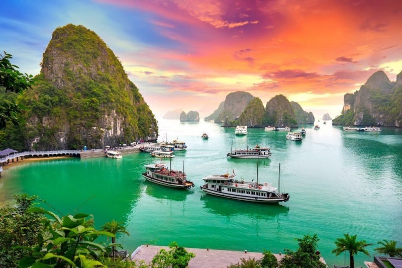 Which season is the most beautiful in Ha Long 20 whichseasonisthemostbeautifulinhalong7