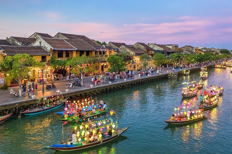 Experience of traveling to Da Nang on April 30 for first-time travelers 11