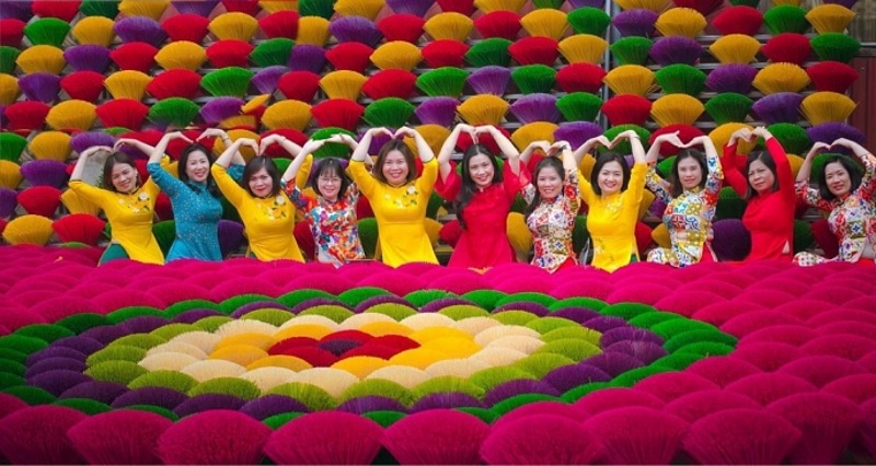 Explore the beauty of Huong Quang Phu Cau village for half a day 7