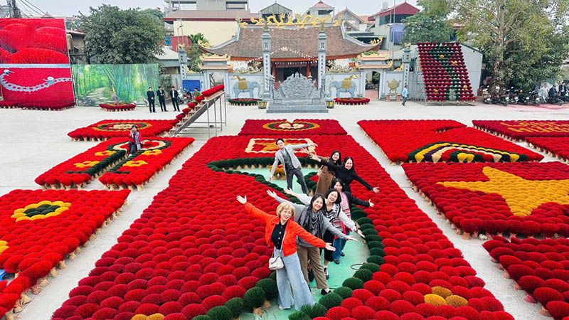 Explore the beauty of Huong Quang Phu Cau village for half a day 22