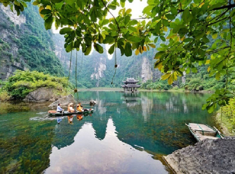 Ninh Binh Tourism in April 12 ninhbinhtourisminapril2
