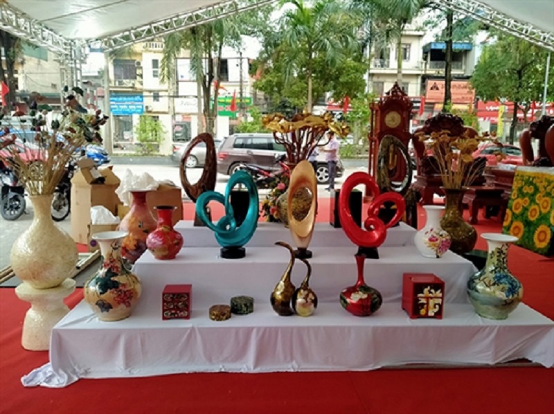 Visiting craft villages in the suburbs of Hanoi 11 visitingcraftvillagesinthesuburbsofhanoi3