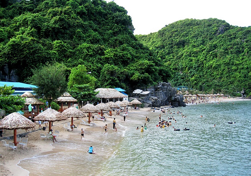 Top 7 bãi tắm hút khách trên đảo Cát Bà 13 top7baitamhutkhachtrendaocatba5