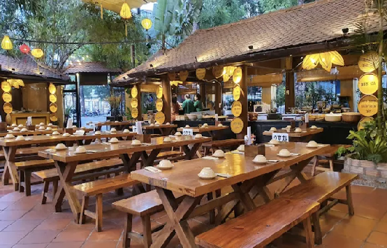 EXPLORING THE NORTH OF THE RED RIVER 8 EXPLORING THE NORTH OF THE RED RIVER