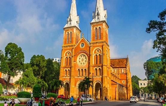 HANOI – HA LONG – SAPA – DA NANG – HO CHI MINH 8 HANOI – HA LONG – SAPA – DA NANG – HO CHI MINH