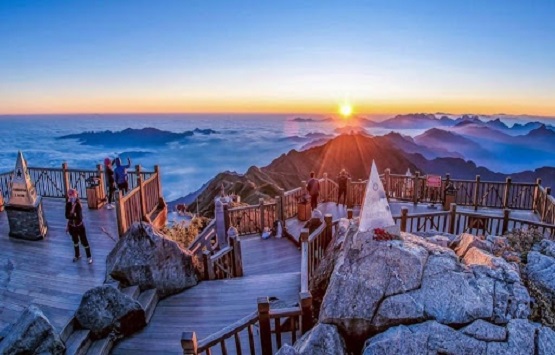 HANOI – HA LONG – NINH BINH – SAPA