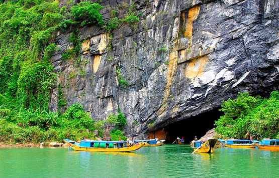 PHONG NHA CAVE EXPEDITION BY KAYAK
