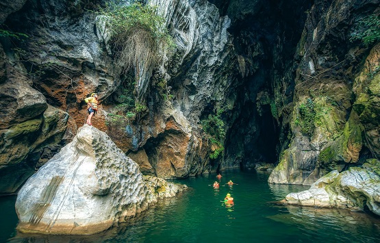 DISCOVERY PHONG NHA – HANG TIEN CAVE 2 DAY TOUR