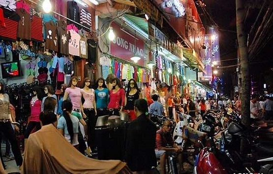 SAIGON DISCOVER AND SHOP AT TRADITIONAL LOCAL MARKETS TOUR